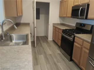 Photo #3: 2258494 Listing