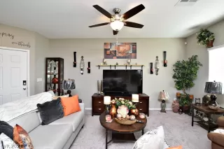 Photo #2: 2258644 Listing