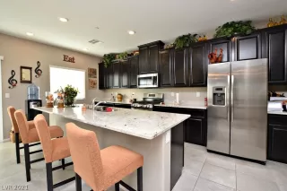 Photo #5: 2258644 Listing