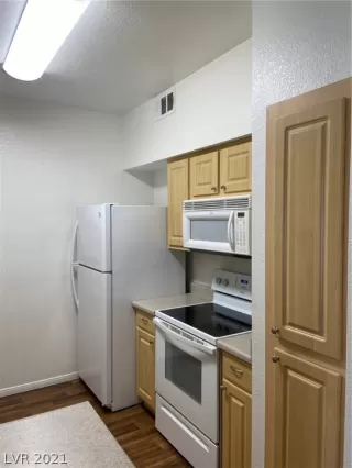 Photo #6: 2258647 Listing