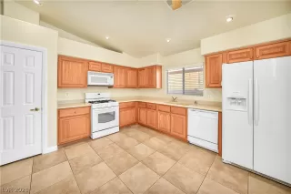 Photo #3: 2258666 Listing