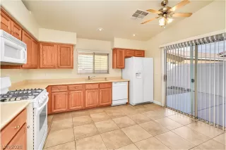 Photo #4: 2258666 Listing