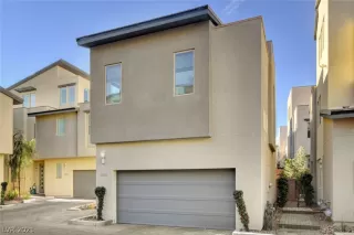 Photo #2: 2258691 Listing