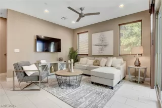 Photo #5: 2258691 Listing