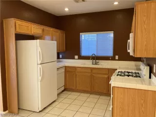 Photo #6: 2258698 Listing