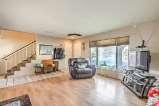 Photo #5: 2258706 Listing