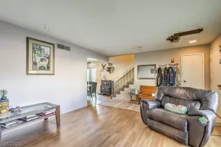 Photo #6: 2258706 Listing