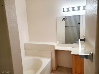 Photo #5: 2258750 Listing