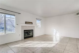 Photo #4: 2258802 Listing