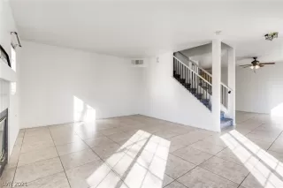 Photo #5: 2258802 Listing