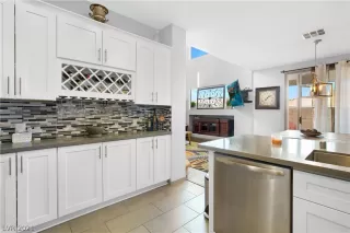 Photo #3: 2258848 Listing