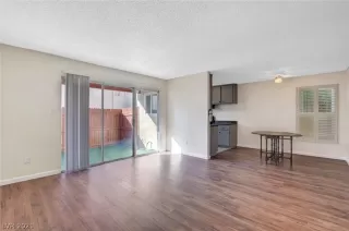 Photo #5: 2258863 Listing