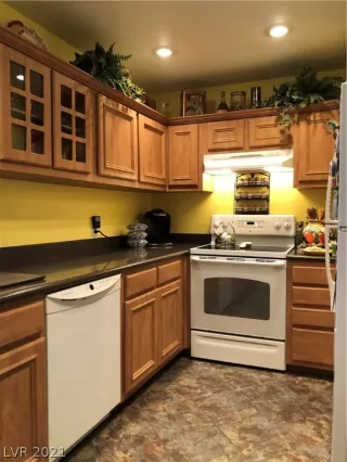 Photo #5: 2258945 Listing