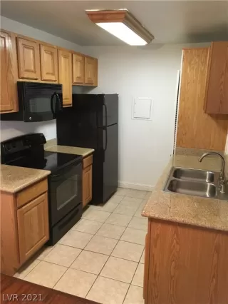 Photo #3: 2259049 Listing