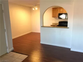 Photo #5: 2259049 Listing