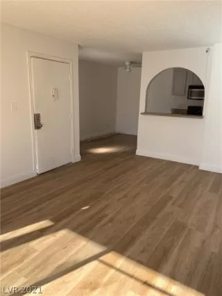 Photo #1: 2259143 Listing