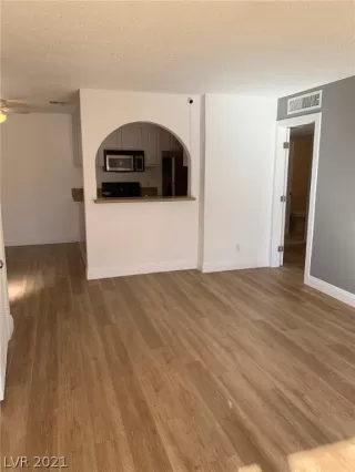 Photo #2: 2259143 Listing