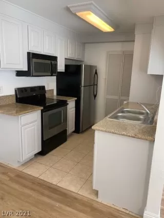 Photo #3: 2259143 Listing