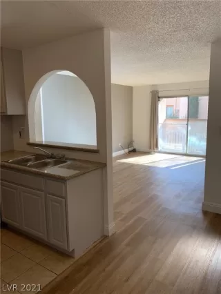 Photo #6: 2259143 Listing