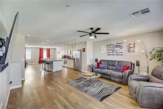 Photo #5: 2259169 Listing