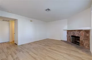 Photo #5: 2259200 Listing