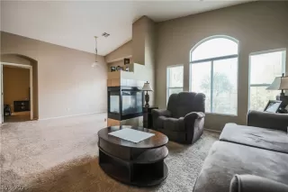 Photo #4: 2259296 Listing