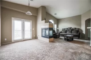 Photo #6: 2259296 Listing