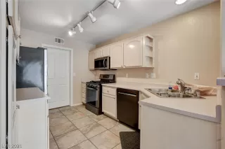 Photo #6: 2259317 Listing