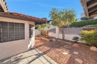 Photo #3: 2259391 Listing