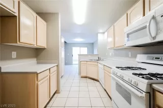 Photo #5: 2259579 Listing