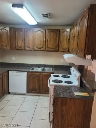 Photo #3: 2259588 Listing