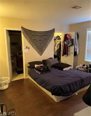 Photo #4: 2259618 Listing