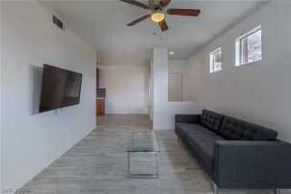 Photo #5: 2259664 Listing