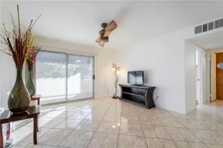 Photo #4: 2259675 Listing