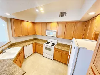 Photo #4: 2259701 Listing 