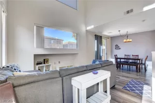 Photo #5: 2259759 Listing