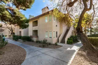 Photo #1: 2259807 Listing