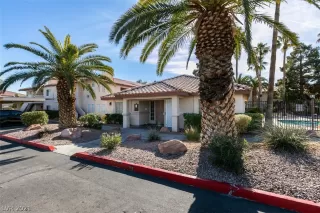 Photo #4: 2259807 Listing