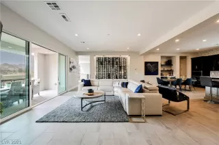 Photo #1: 2259899 Listing