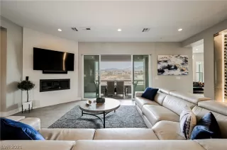 Photo #2: 2259899 Listing