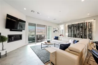 Photo #3: 2259899 Listing