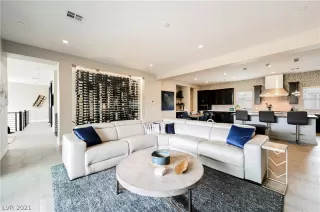 Photo #4: 2259899 Listing