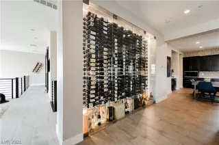 Photo #5: 2259899 Listing