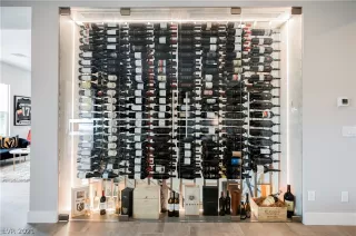 Photo #6: 2259899 Listing