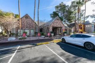 Photo #6: 2259924 Listing