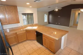 Photo #5: 2259968 Listing 