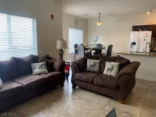 Photo #5: 2260047 Listing