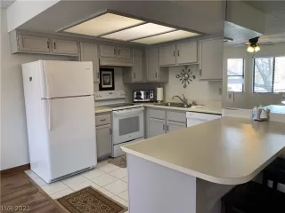 Photo #3: 2260051 Listing 