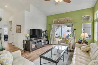 Photo #4: 2260055 Listing