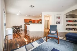 Photo #4: 2260116 Listing